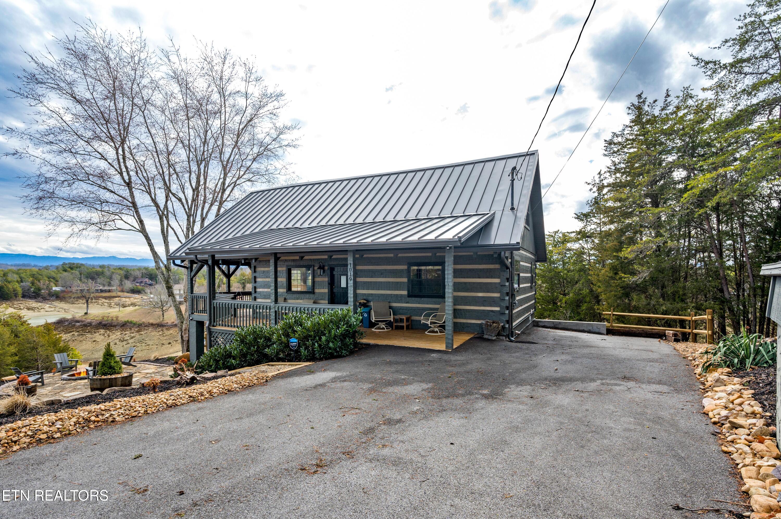 1019 Moonside Lane