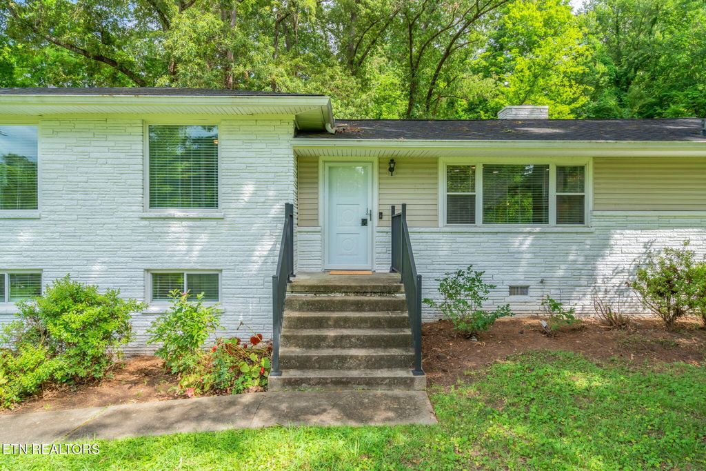 Photo of 4412 Bruhin Rd, Knoxville, TN 37912 (MLS # 1325813)