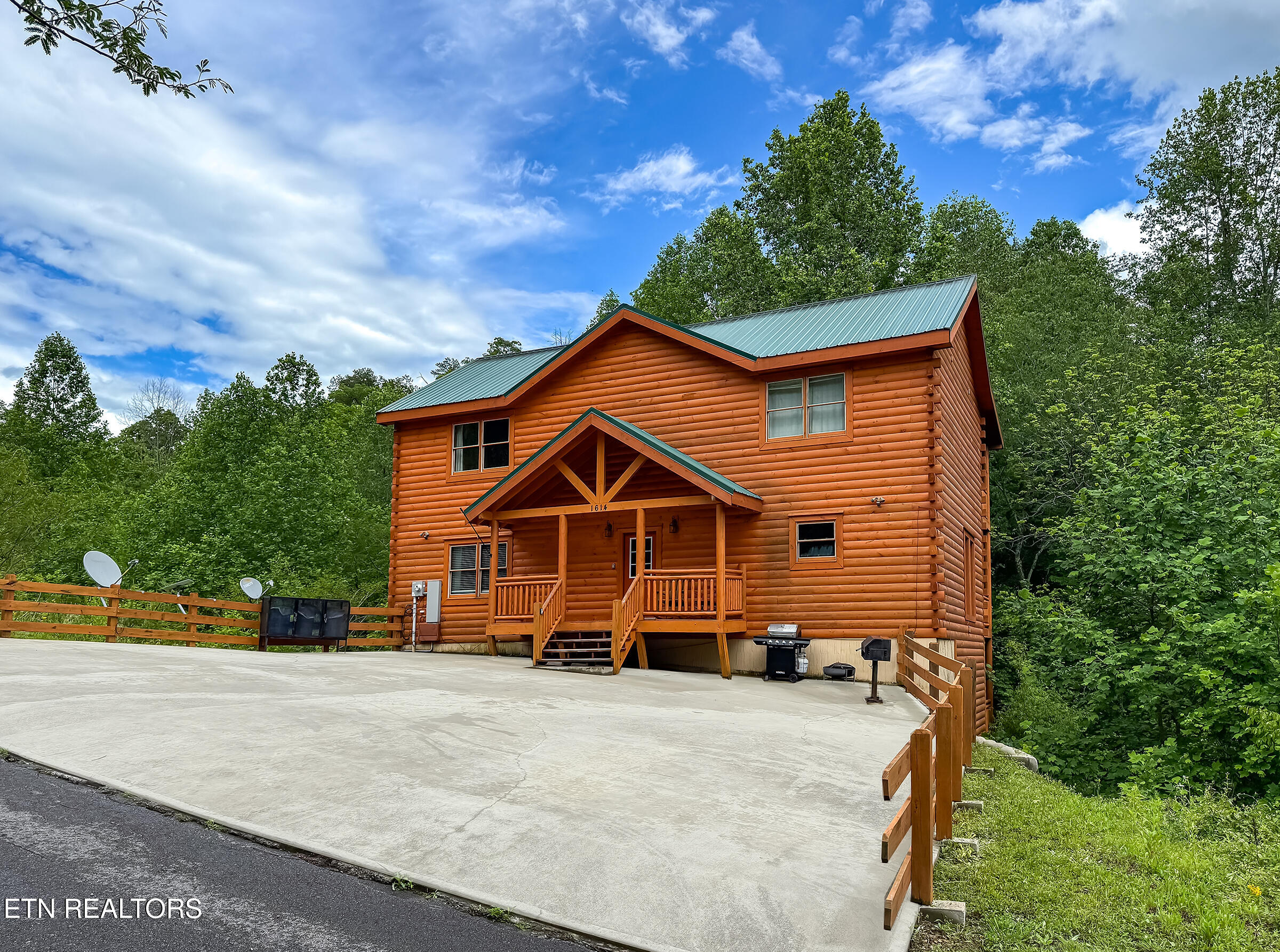 1614 Barn Door Lane