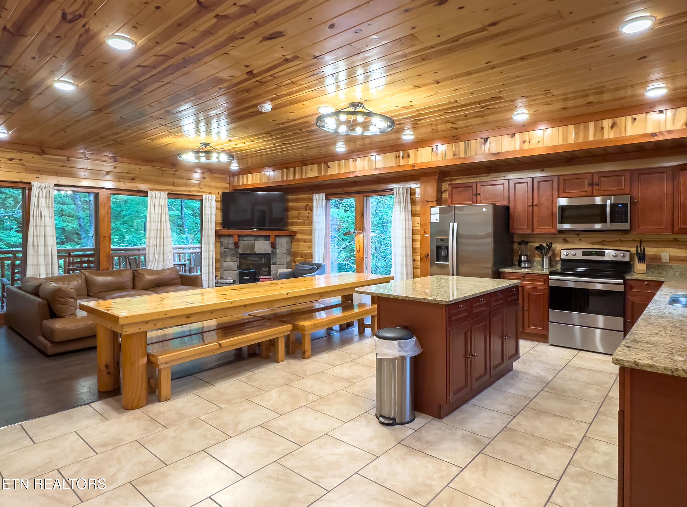 1614 Barn Door Lane
