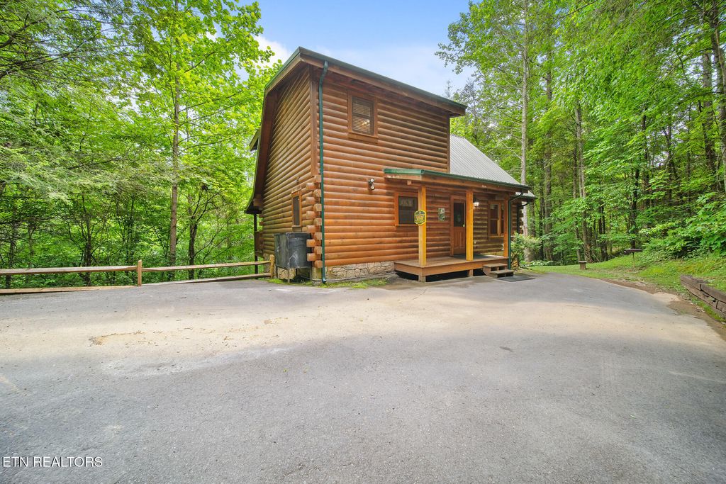Photo of 756 Yona Trail Way, Gatlinburg, TN 37738 (MLS # 1301604)