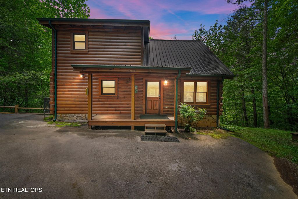 Photo of 756 Yona Trail Way, Gatlinburg, TN 37738 (MLS # 1301604)