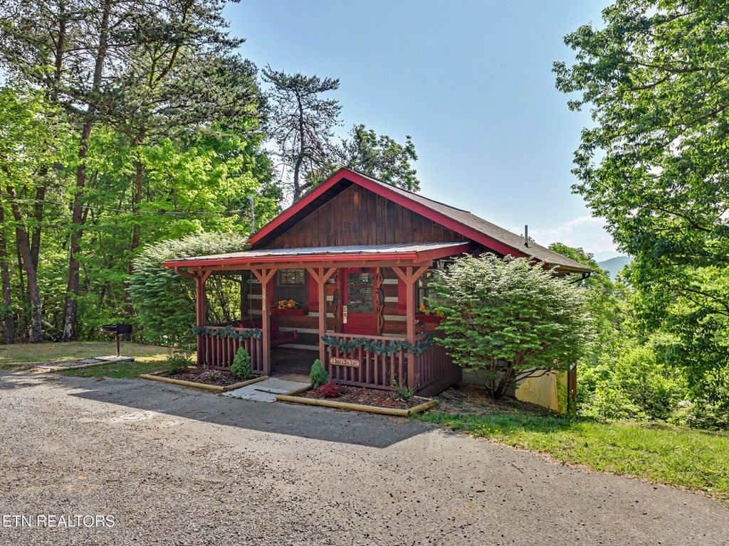 Photo of 1818 Ridgecrest Drive, Sevierville, TN 37876 (MLS # 1338366)