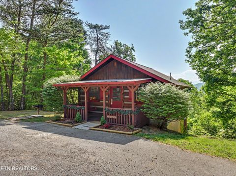 Photo of 1818 Ridgecrest Drive, Sevierville, TN 37876 (MLS # 1338366)