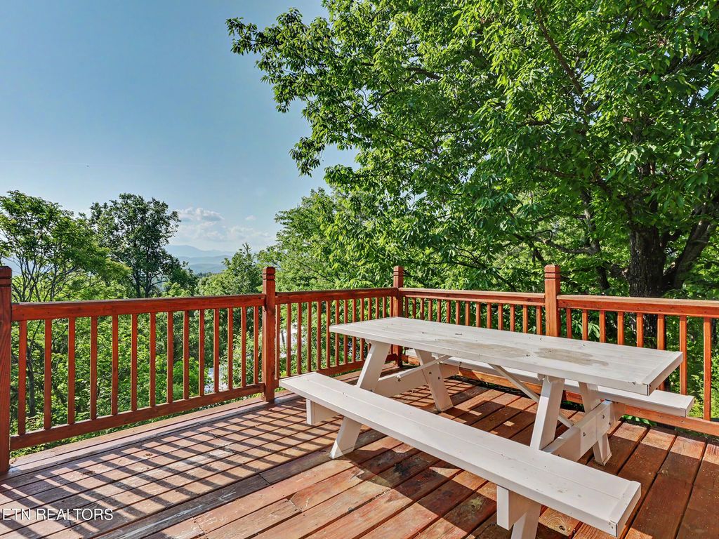 Photo of 1818 Ridgecrest Drive, Sevierville, TN 37876 (MLS # 1338366)