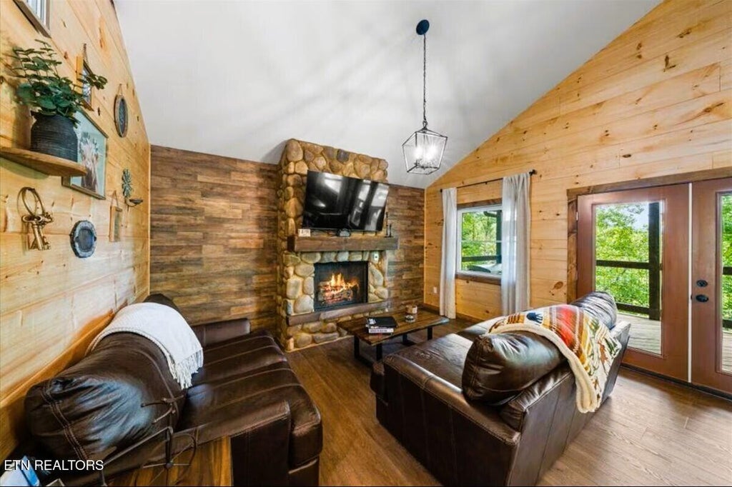 Photo of 344 Silverbell Hgts Lane, Gatlinburg, TN 37738 (MLS # 1343509)