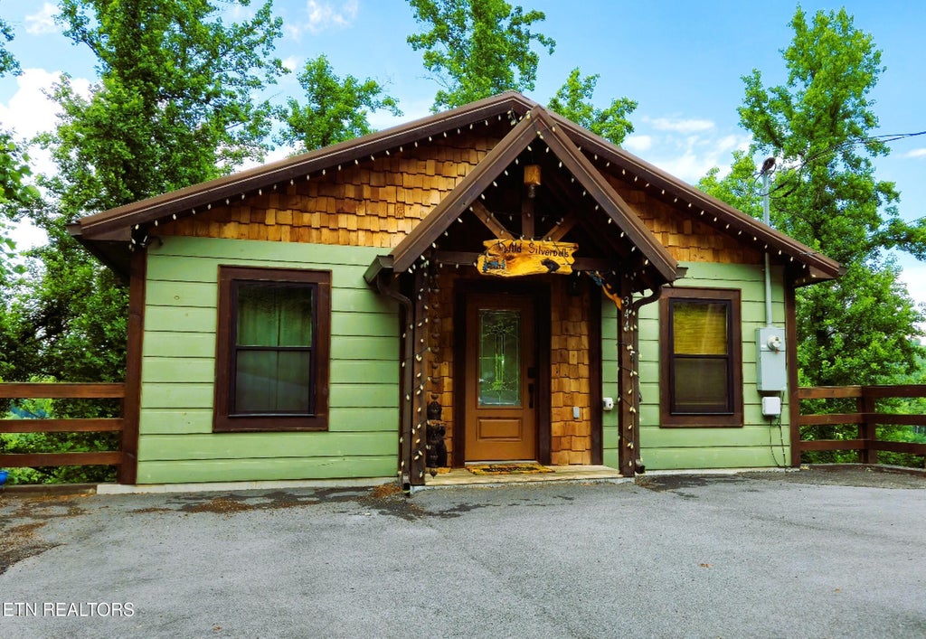 Photo of 344 Silverbell Hgts Lane, Gatlinburg, TN 37738 (MLS # 1343509)
