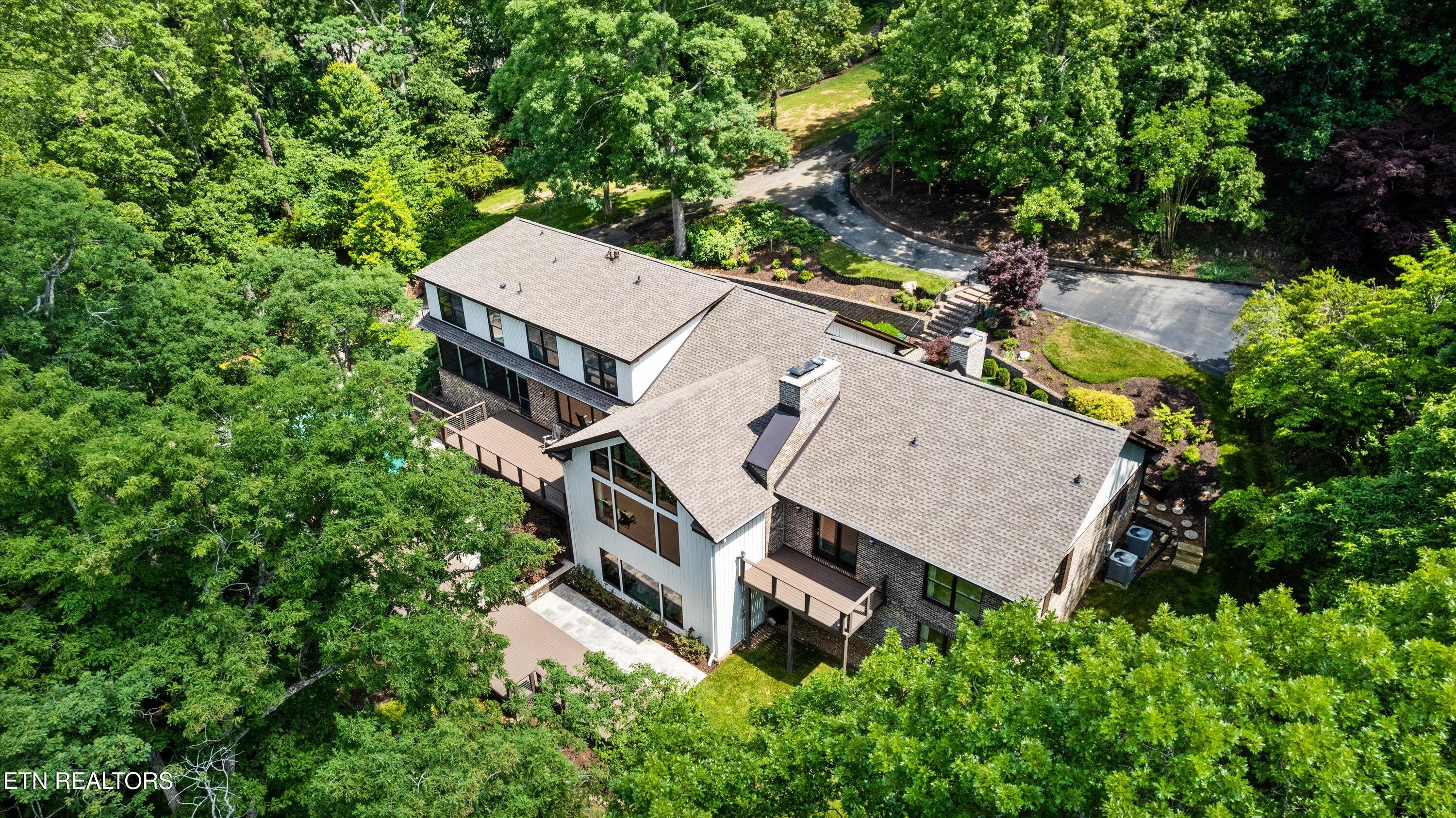 902 Twin Coves Circle