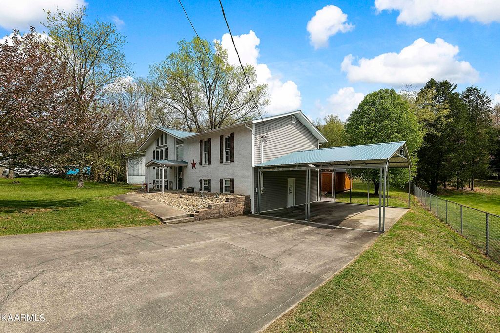 Photo of 2001 E Wolfe Valley Rd, Heiskell, TN 37754 (MLS # 1222839)