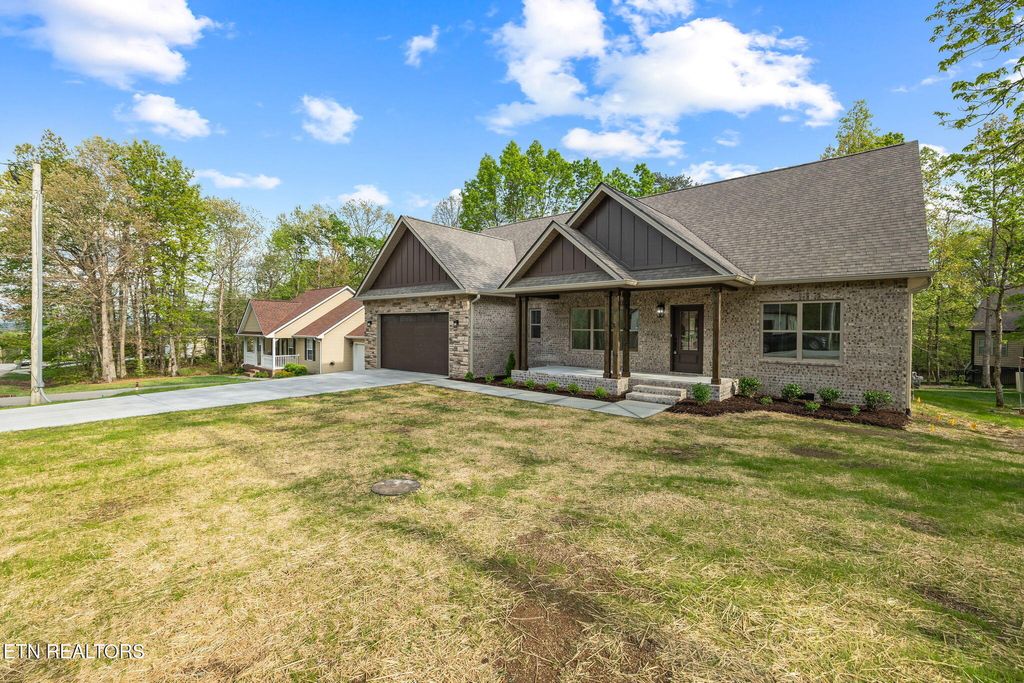 Photo of 616 Lakeview Drive, Crossville, TN 38558 (MLS # 1314270)