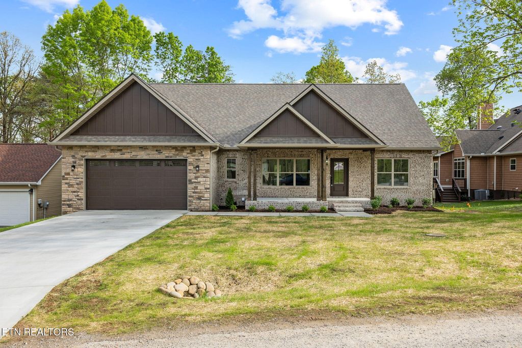 Photo of 616 Lakeview Drive, Crossville, TN 38558 (MLS # 1314270)