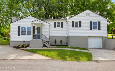 Photo of 300 Henderson St, Maryville, TN 37804 (MLS # 1347575)
