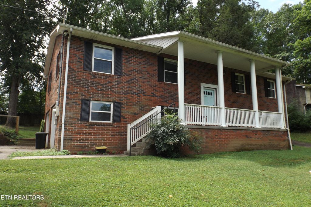 Photo of 136 Longview Drive, Harriman, TN 37748 (MLS # 1308889)