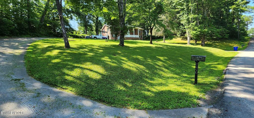 Photo of 136 Longview Drive, Harriman, TN 37748 (MLS # 1308889)