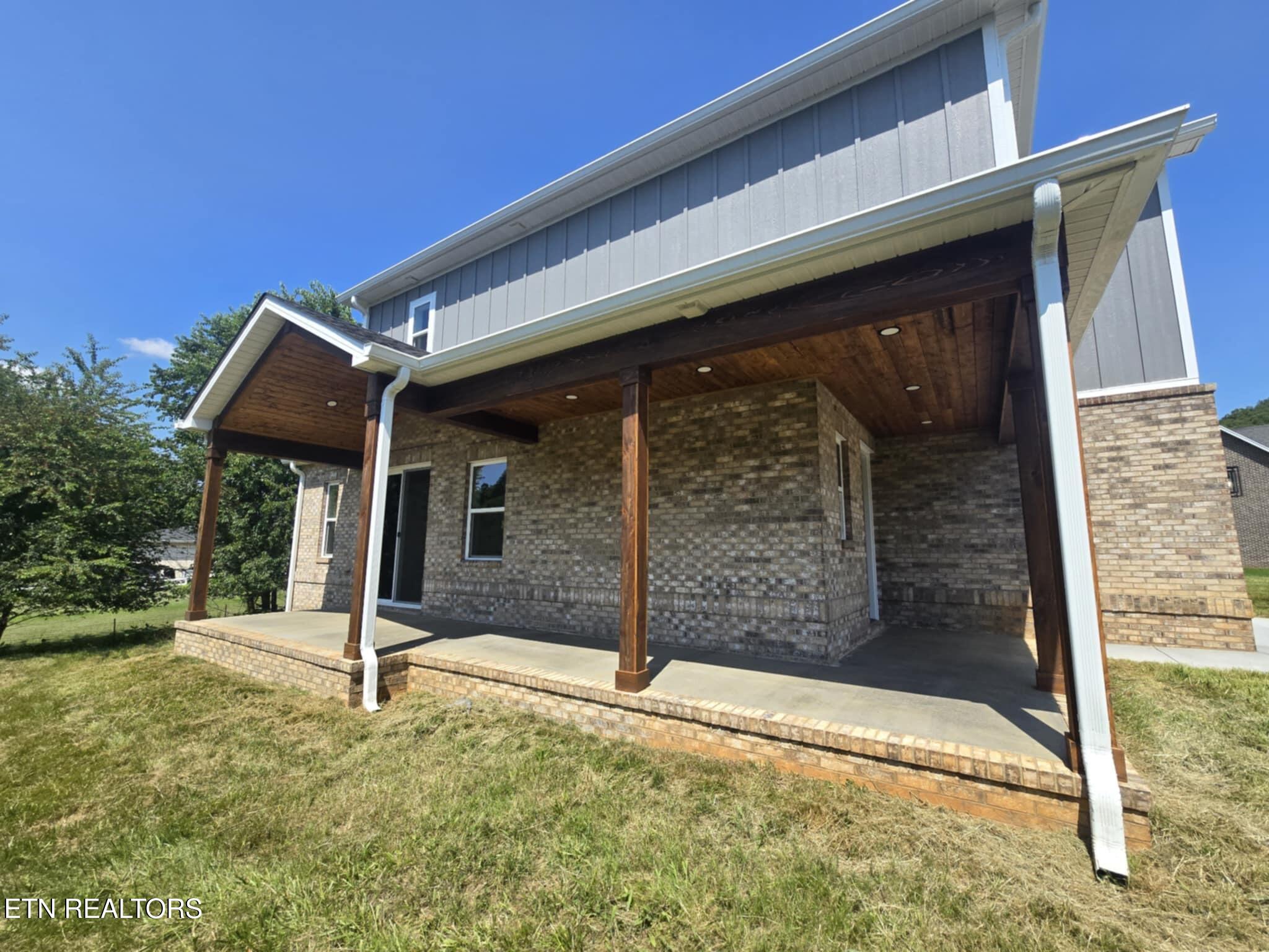 1846 Topsail Court