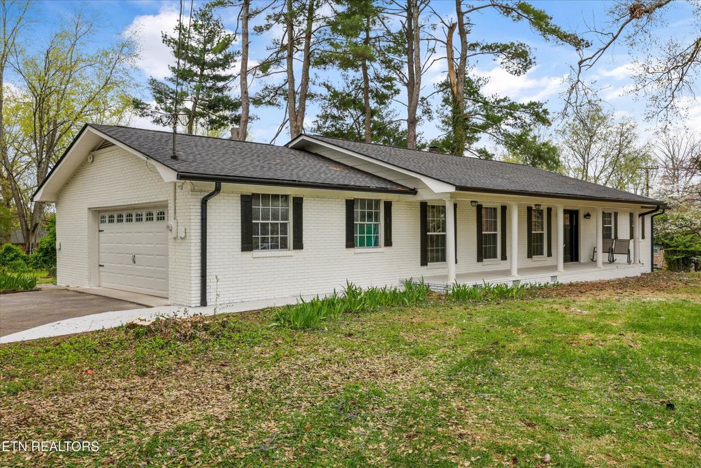 Photo of 8808 Regent Lane, Knoxville, TN 37923 (MLS # 1334839)