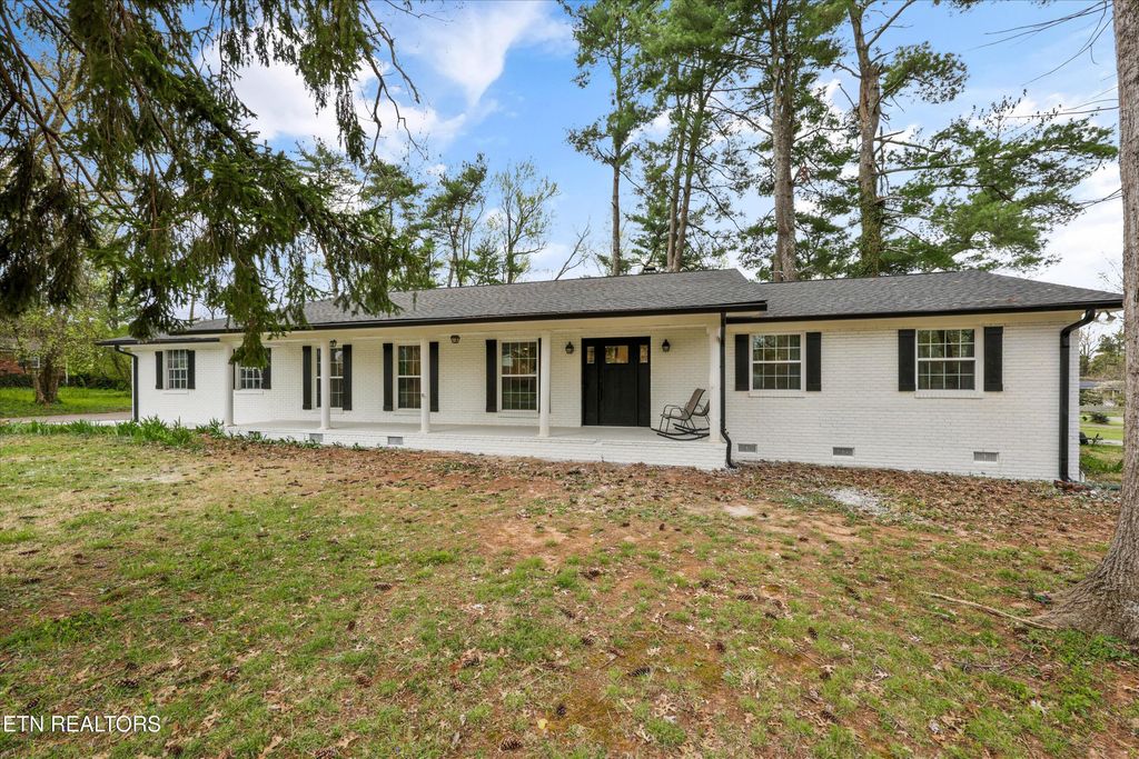 Photo of 8808 Regent Lane, Knoxville, TN 37923 (MLS # 1334839)