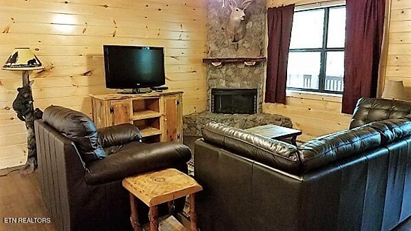 547 Hawks Trail