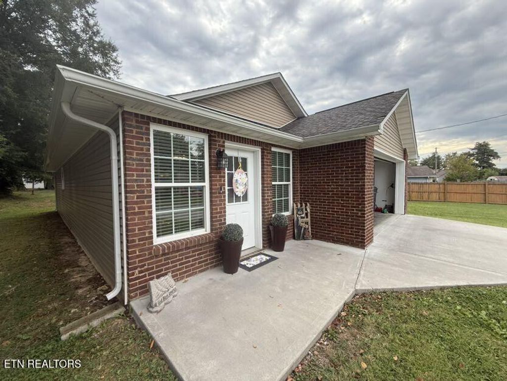 Photo of 1100 Barker Drive, White Pine, TN 37890 (MLS # 1314151)