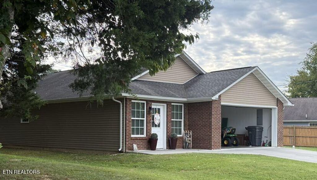 Photo of 1100 Barker Drive, White Pine, TN 37890 (MLS # 1314151)