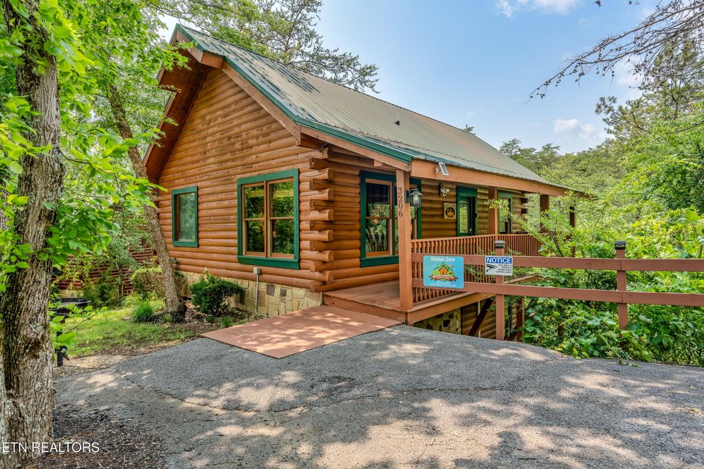 Photo of 3206 Steeple Way, Pigeon Forge, TN 37863 (MLS # 1303290)