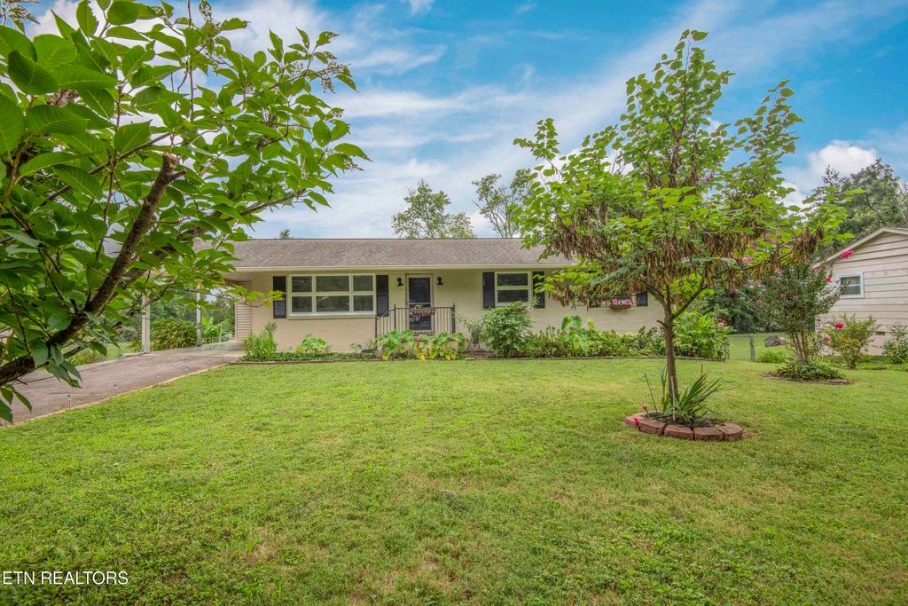 Photo of 209 Wakefield Rd, Knoxville, TN 37922 (MLS # 1311244)