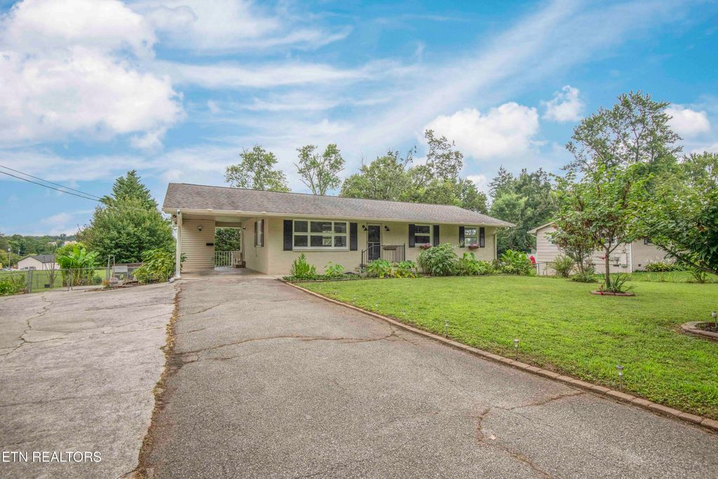 Photo of 209 Wakefield Rd, Knoxville, TN 37922 (MLS # 1311244)