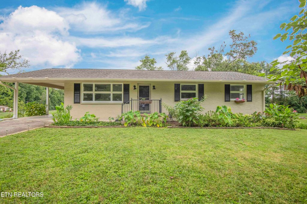 Photo of 209 Wakefield Rd, Knoxville, TN 37922 (MLS # 1311244)