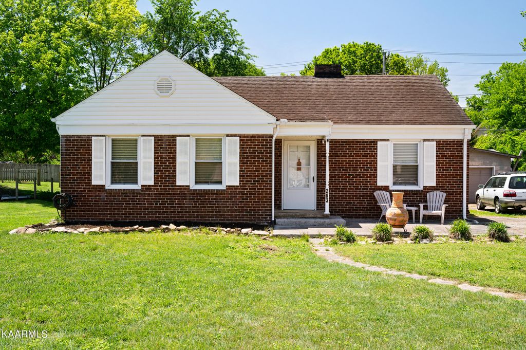Photo of 203 Hemlock St, Alcoa, TN 37701 (MLS # 1226249)