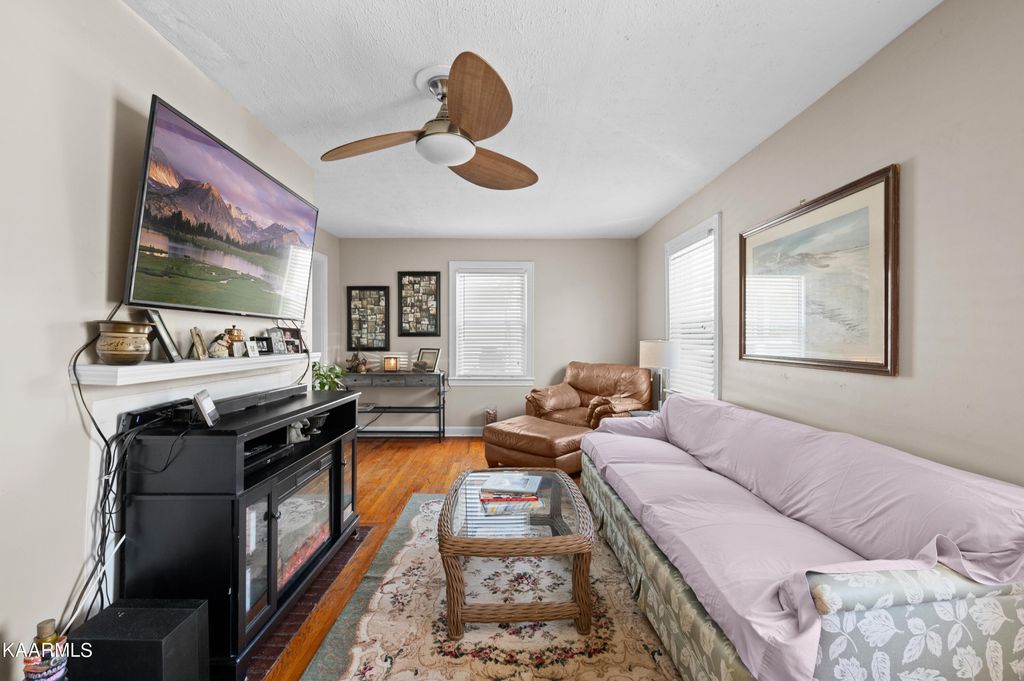 Photo of 203 Hemlock St, Alcoa, TN 37701 (MLS # 1226249)