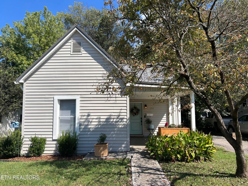 Photo of 2710 Copeland St, Knoxville, TN 37917 (MLS # 1336589)