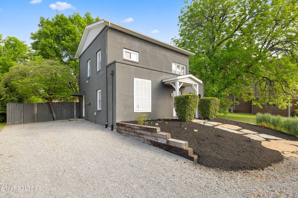 Photo of 1146 E Lincoln Rd, Maryville, TN 37804 (MLS # 1337576)