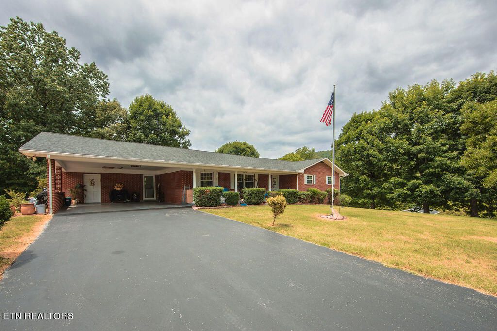 Photo of 202 Poplar Lane, Oliver Springs, TN 37840 (MLS # 1270127)