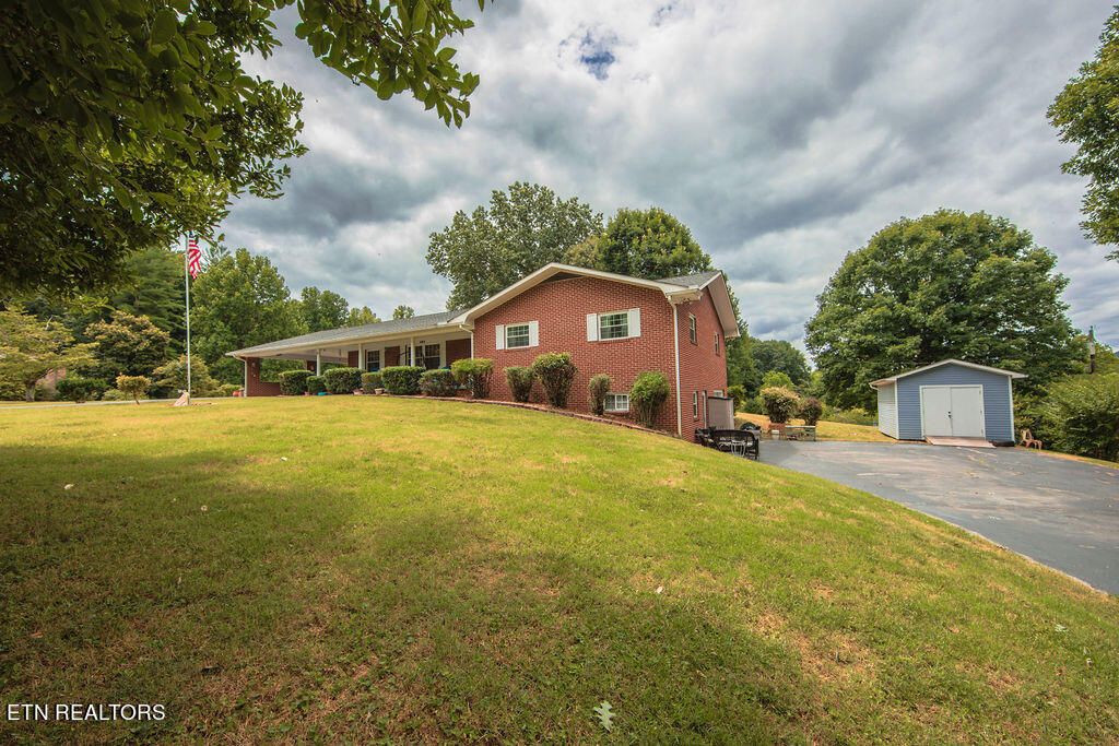 Photo of 202 Poplar Lane, Oliver Springs, TN 37840 (MLS # 1270127)