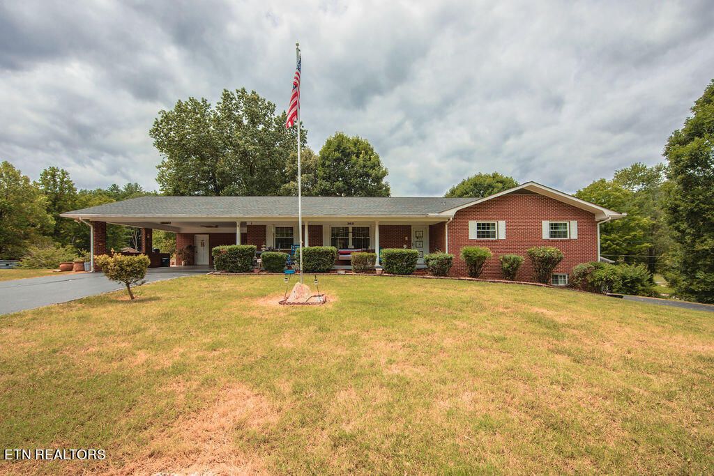 Photo of 202 Poplar Lane, Oliver Springs, TN 37840 (MLS # 1270127)