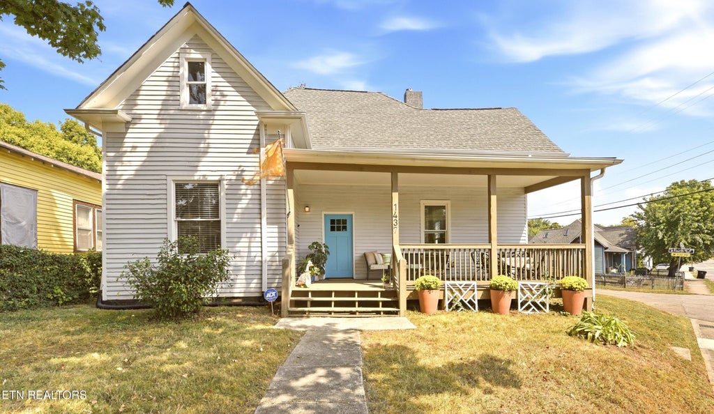 Photo of 1437 Grainger Ave, Knoxville, TN 37917 (MLS # 1359362)