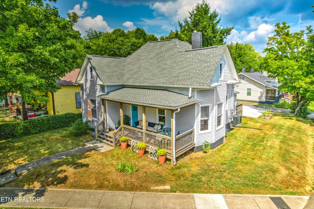 Photo of 1437 Grainger Ave, Knoxville, TN 37917 (MLS # 1359362)