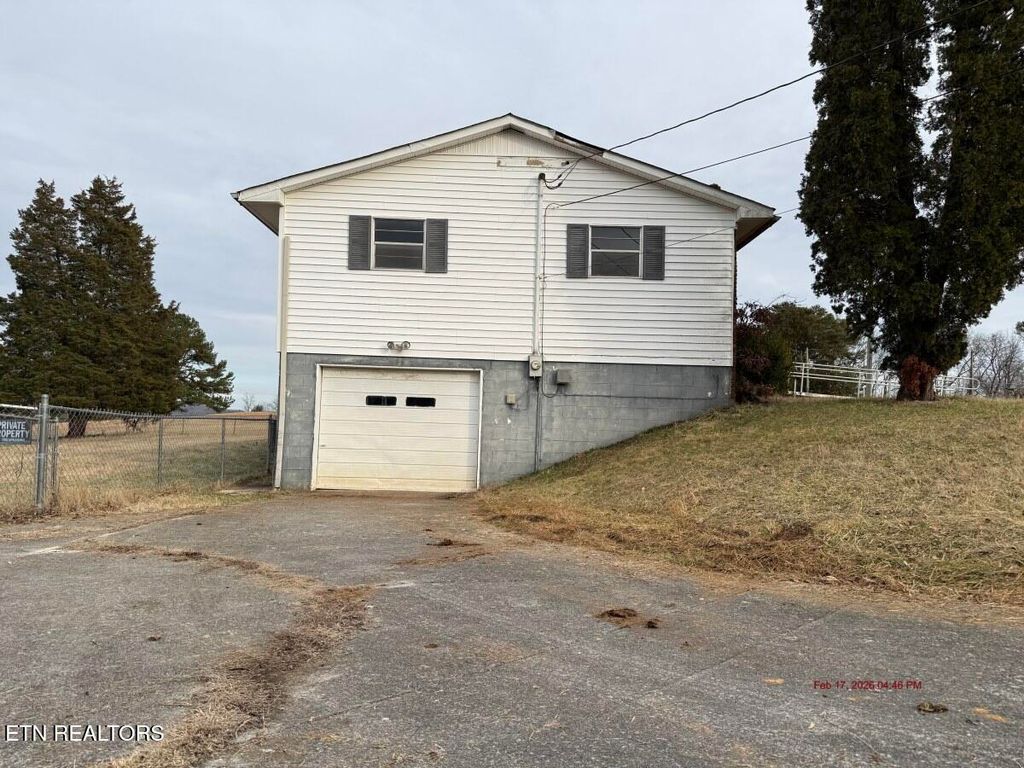 Photo of 300 Lakeview Circle, Bean Station, TN 37708 (MLS # 1329735)
