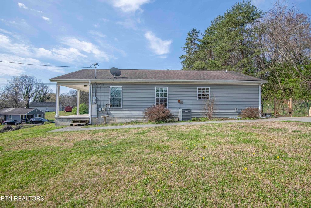 Photo of 1201 England Drive, Knoxville, TN 37920 (MLS # 1333795)