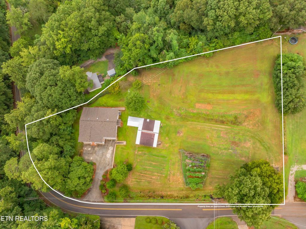 Photo of 233 Duncan Hollow Rd, Harriman, TN 37748 (MLS # 1311978)