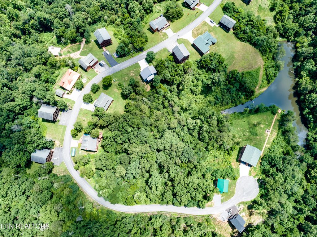 Photo of 55 Oak Lake Drive, Sevierville, TN 37876 (MLS # 1307931)