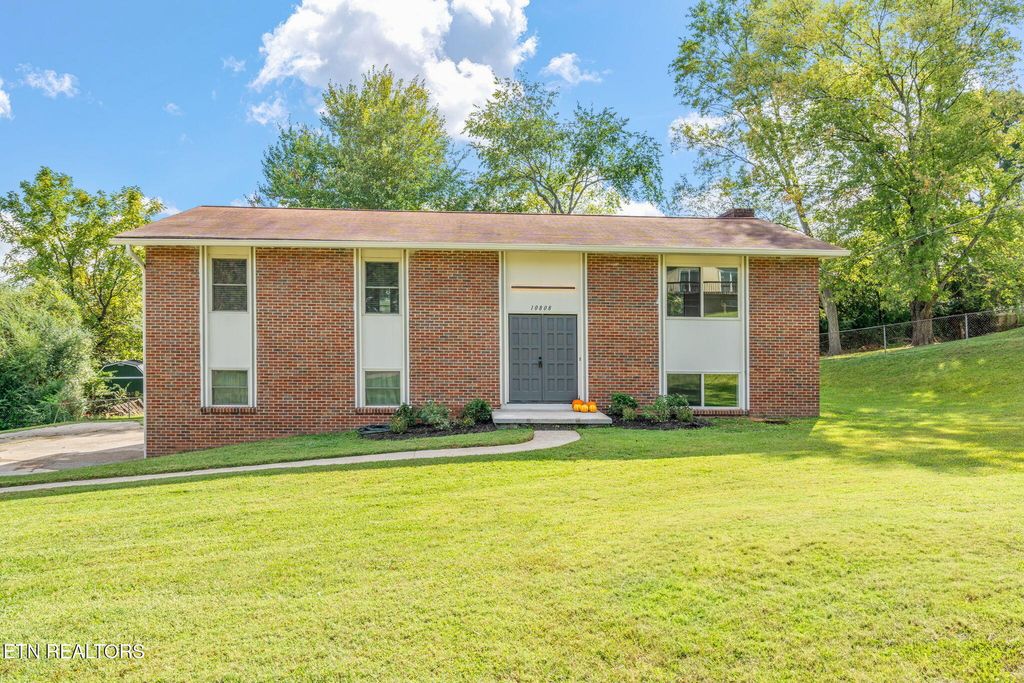 Photo of 10808 Dineen Drive, Knoxville, TN 37934 (MLS # 1315975)