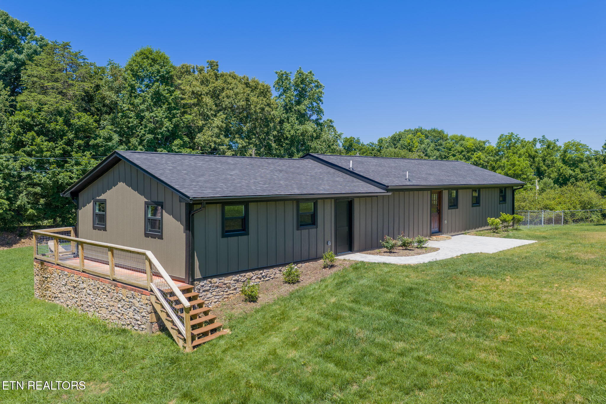 1437 Beacon Rd