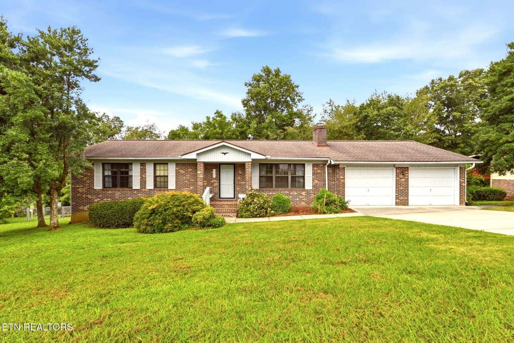 Photo of 624 Greenwood Drive, Clinton, TN 37716 (MLS # 1349545)