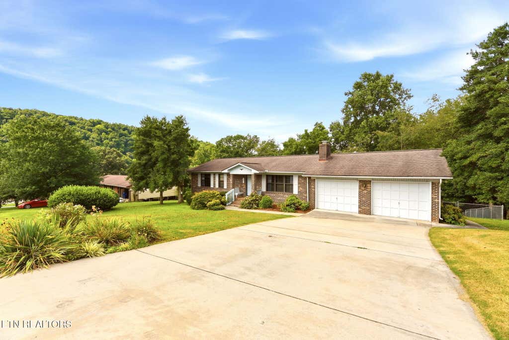 Photo of 624 Greenwood Drive, Clinton, TN 37716 (MLS # 1349545)