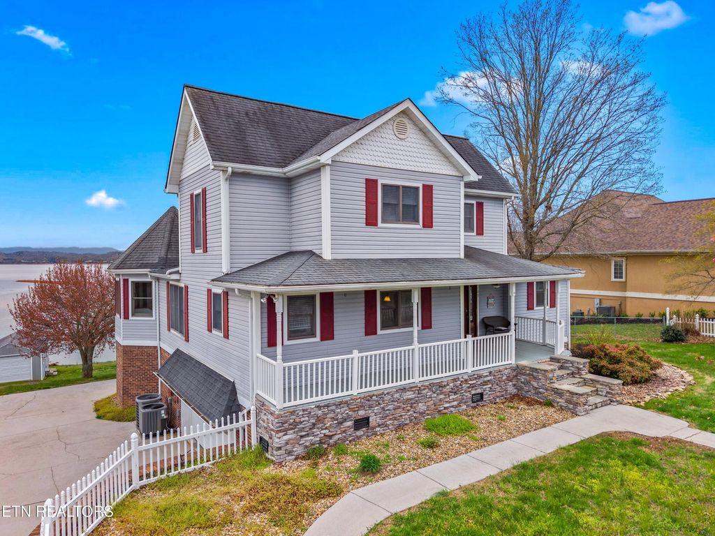 Photo of 1109 Lake Ridge Drive, Dandridge, TN 37725 (MLS # 1296224)