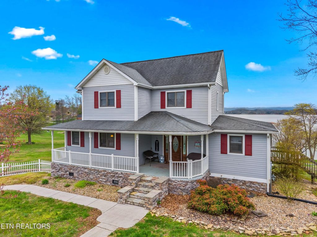 Photo of 1109 Lake Ridge Drive, Dandridge, TN 37725 (MLS # 1296224)