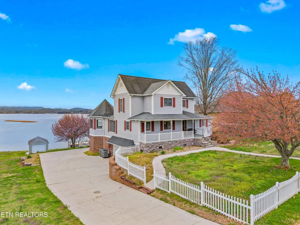 Photo of 1109 Lake Ridge Drive, Dandridge, TN 37725 (MLS # 1296224)