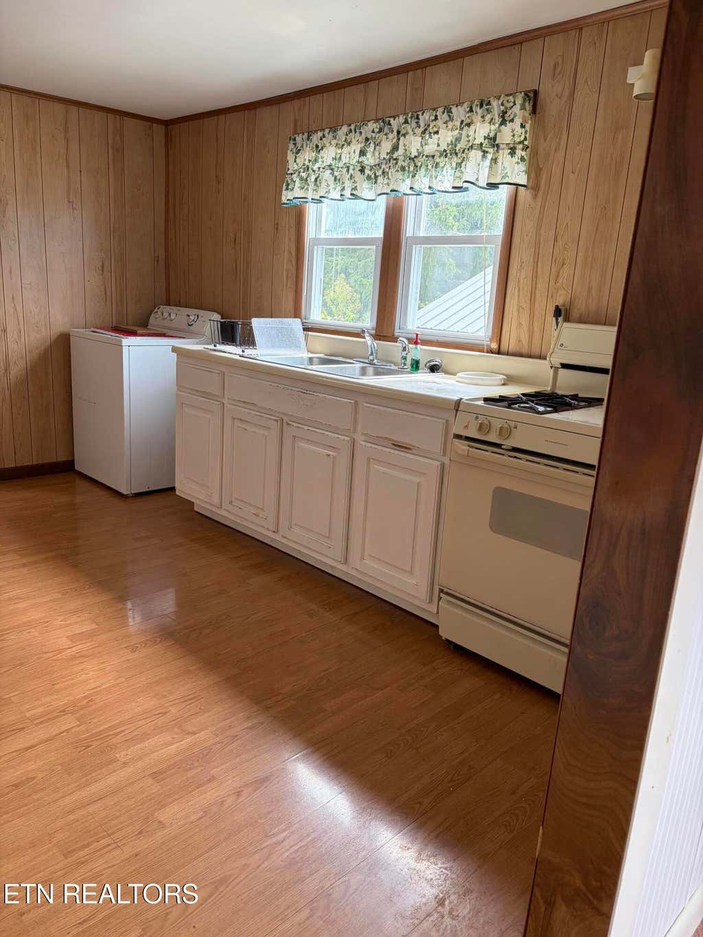 Photo of 204 Blair Ave, Sweetwater, TN 37874 (MLS # 1345739)