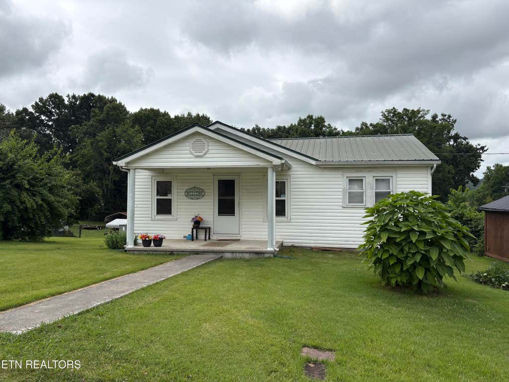 Photo of 204 Blair Ave, Sweetwater, TN 37874 (MLS # 1345739)